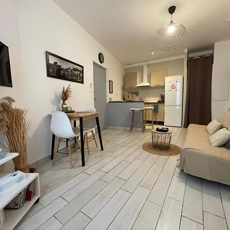 Joli Appartement Hypercentre T2, Classe Meuble De Tourisme 3 Avec Parking Gratuit Beziers Exterior photo