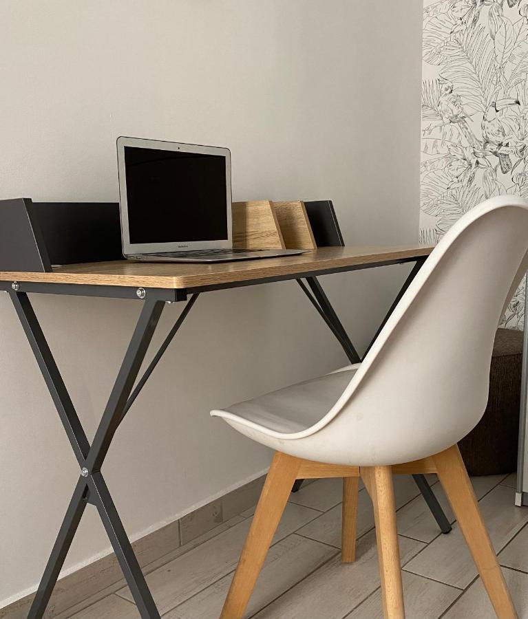 Joli Appartement Hypercentre T2, Classe Meuble De Tourisme 3 Avec Parking Gratuit Beziers Exterior photo