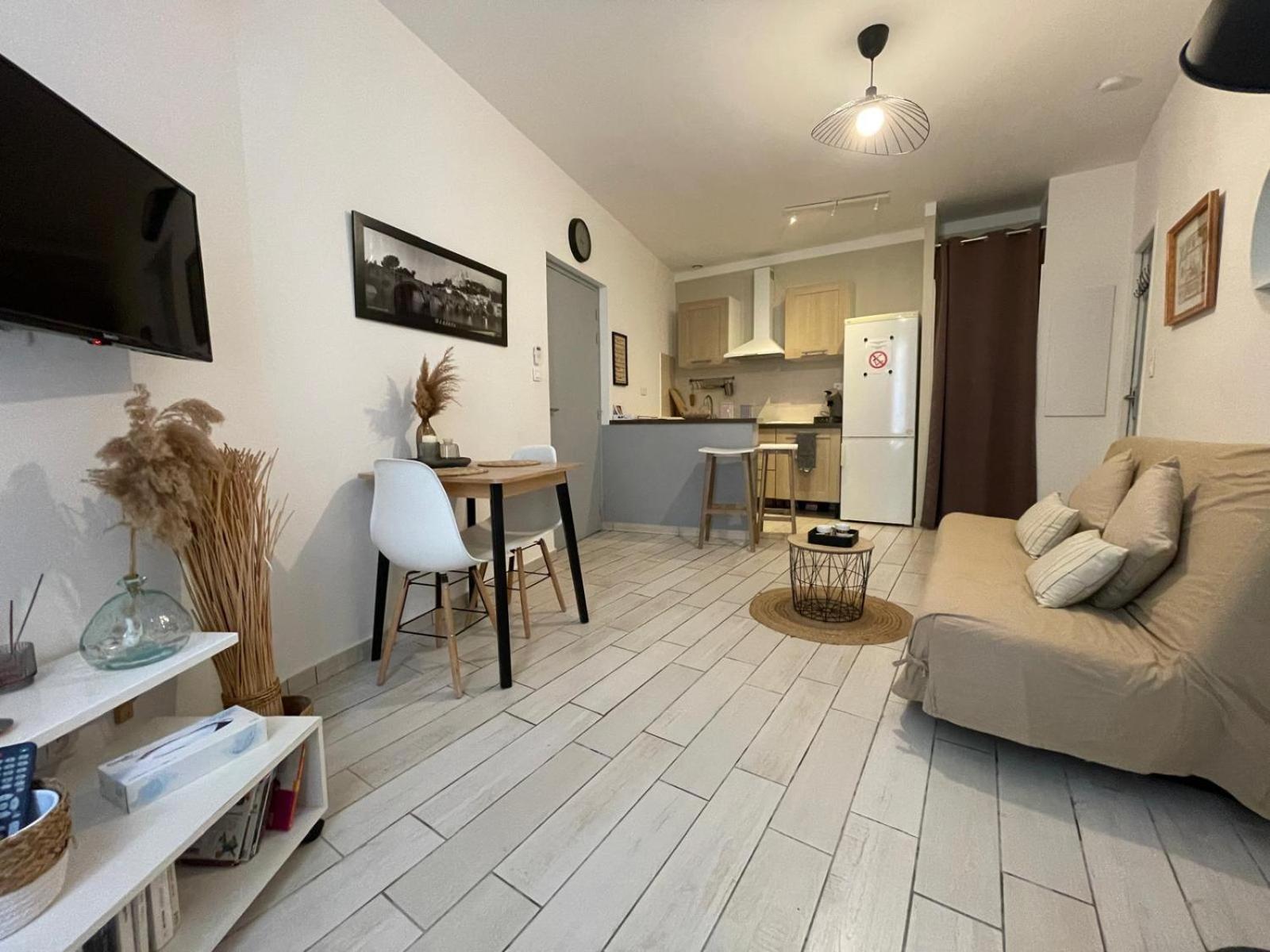 Joli Appartement Hypercentre T2, Classe Meuble De Tourisme 3 Avec Parking Gratuit Beziers Exterior photo