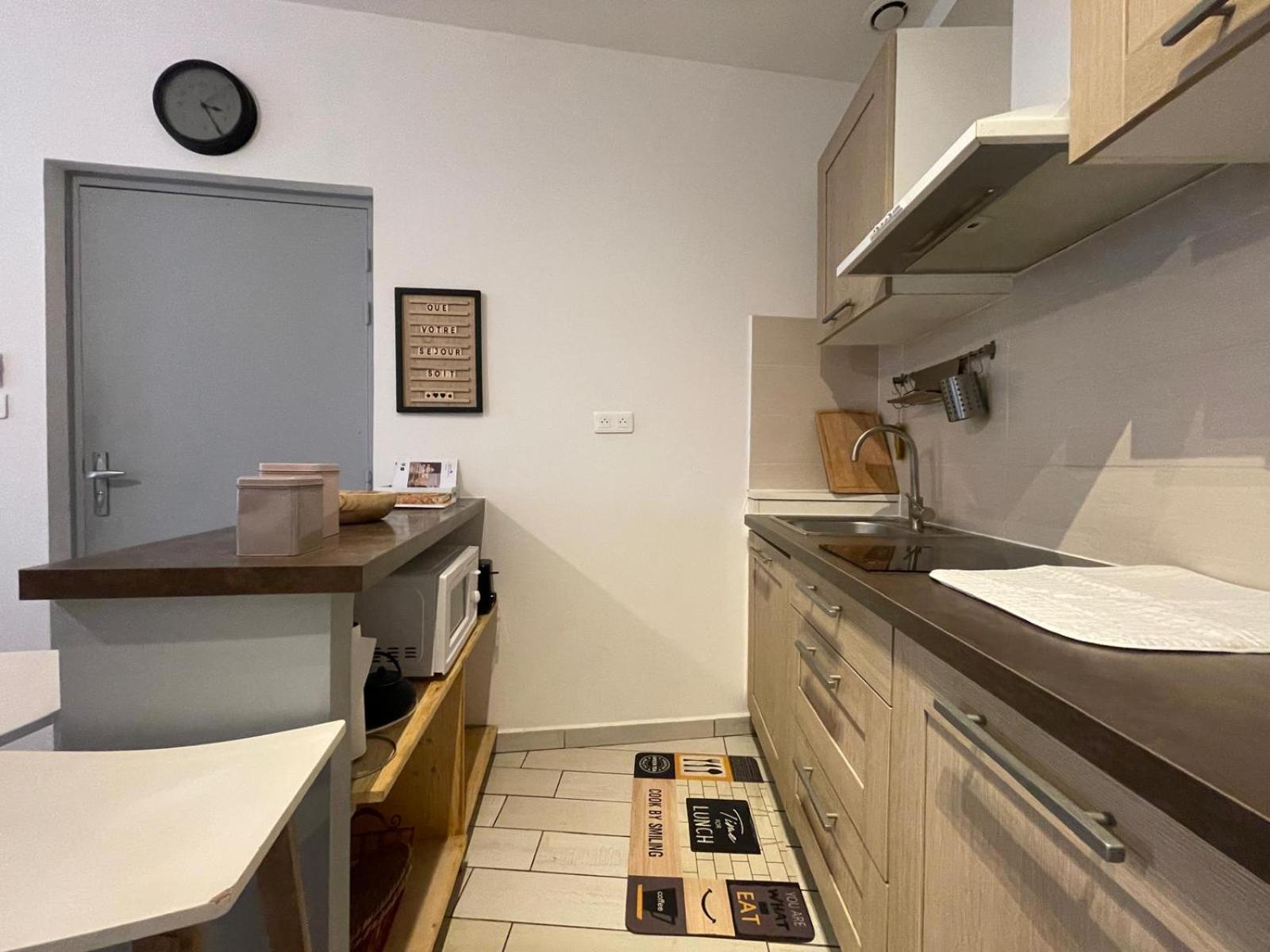 Joli Appartement Hypercentre T2, Classe Meuble De Tourisme 3 Avec Parking Gratuit Beziers Exterior photo