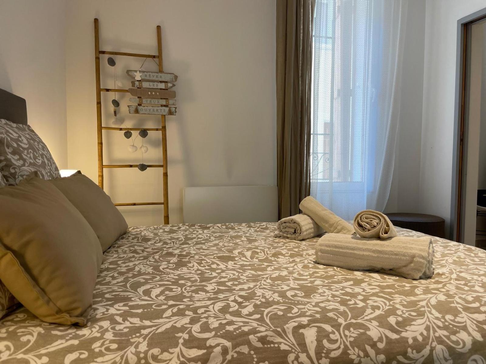 Joli Appartement Hypercentre T2, Classe Meuble De Tourisme 3 Avec Parking Gratuit Beziers Exterior photo